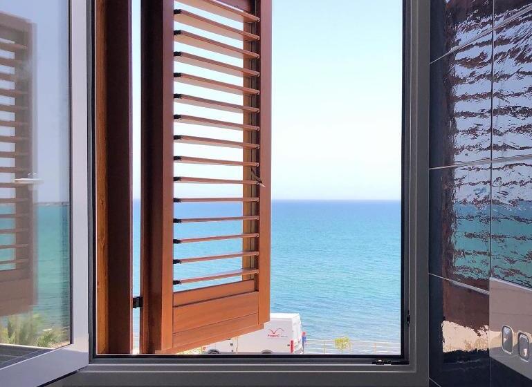 اتاق لوکس با چشم‌انداز دریا, Vista D’amare