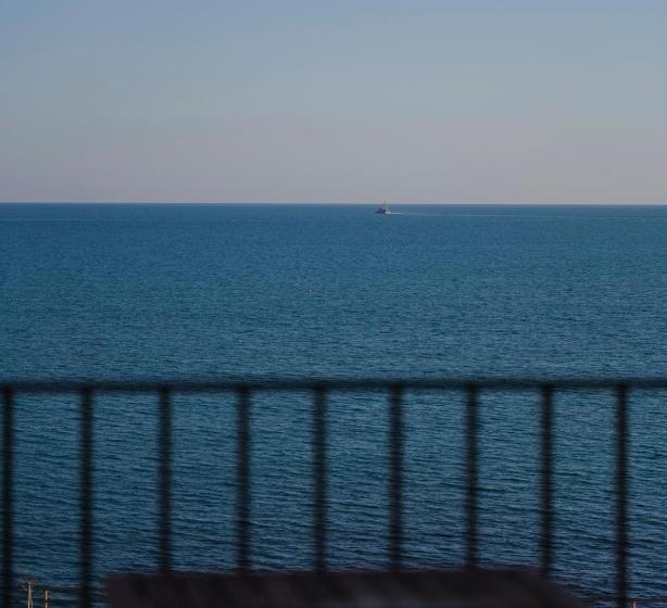 اتاق لوکس با چشم‌انداز دریا, Vista D’amare