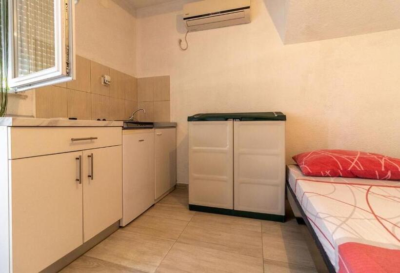 استودیوی استاندارد, Apartments Bozena