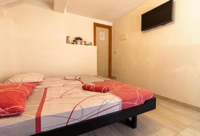 استودیوی استاندارد, Apartments Bozena