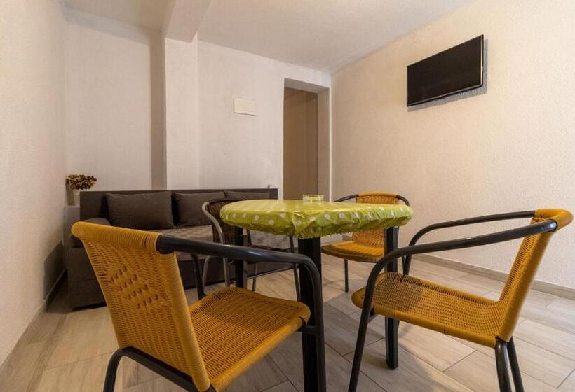 استودیوی استاندارد, Apartments Bozena