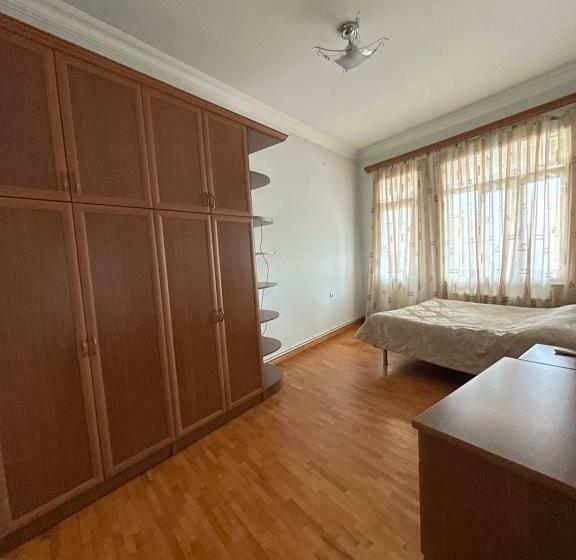 اتاق لوکس با بالکن, Najaryan’s Family Guest House