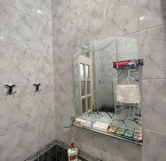 اتاق خانوادگی با چشم‌انداز باغ, Najaryan’s Family Guest House