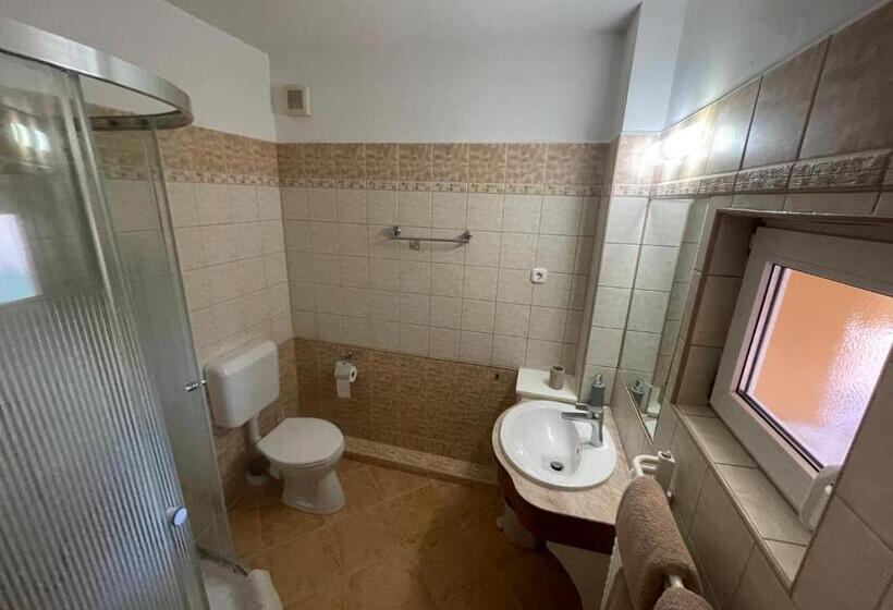 استودیو استاندارد با تراس, Garda Wellness Apartmanház