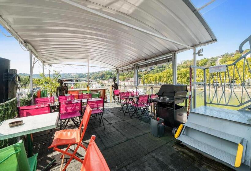 اتاق استاندارد سه نفره, Studio Péniche Centre Lyon Insolite
