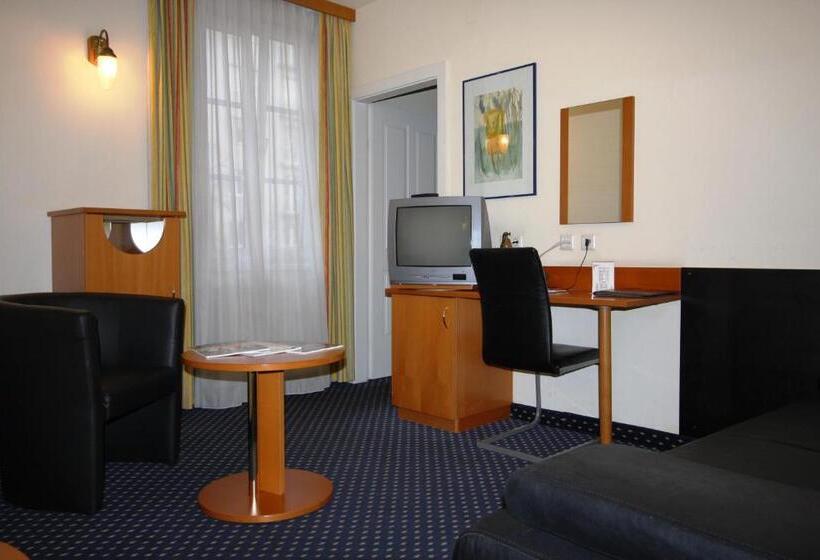 스위트, Suite Hotel 900 M Zur Oper