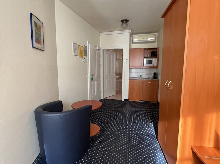 스탠다드 스튜디오, Suite Hotel 900 M Zur Oper