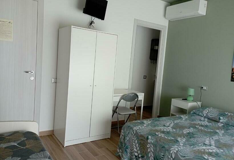 اتاق استاندارد سه نفره, B&b Salsedine E Girasoli