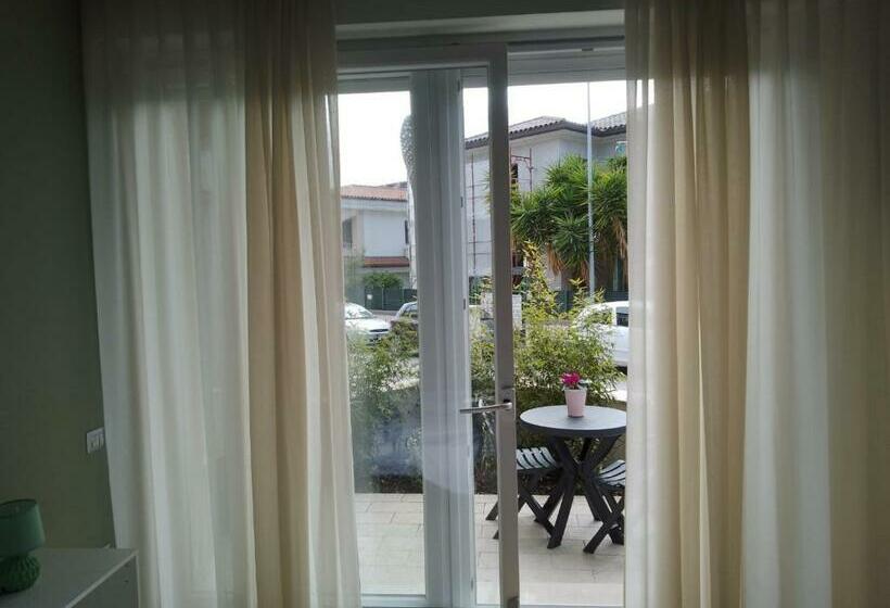 اتاق استاندارد سه نفره, B&b Salsedine E Girasoli