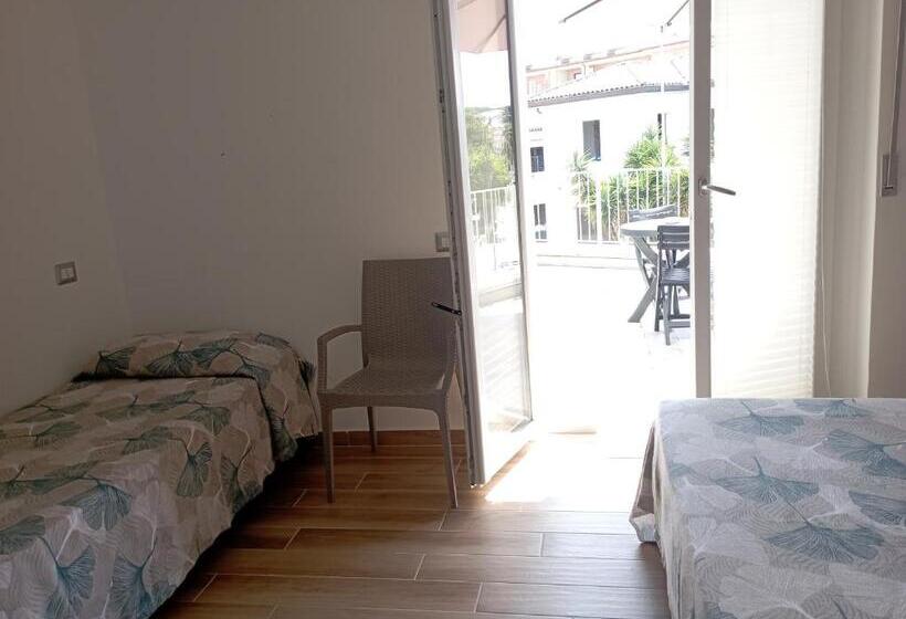اتاق استاندارد سه نفره, B&b Salsedine E Girasoli