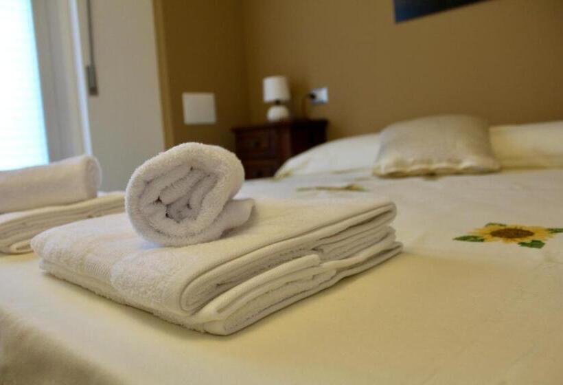 اتاق استاندارد سه نفره, B&b Salsedine E Girasoli