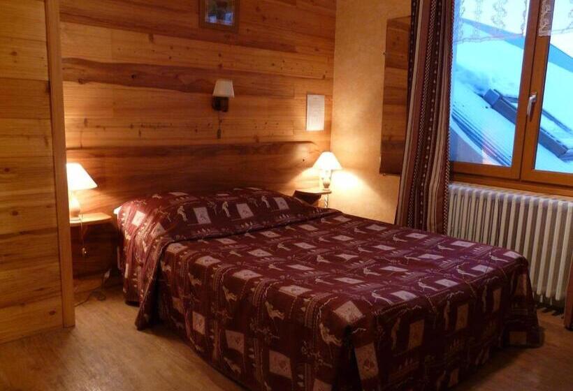 Четырехместный Номер Стандарт, Auberge Des Montauds