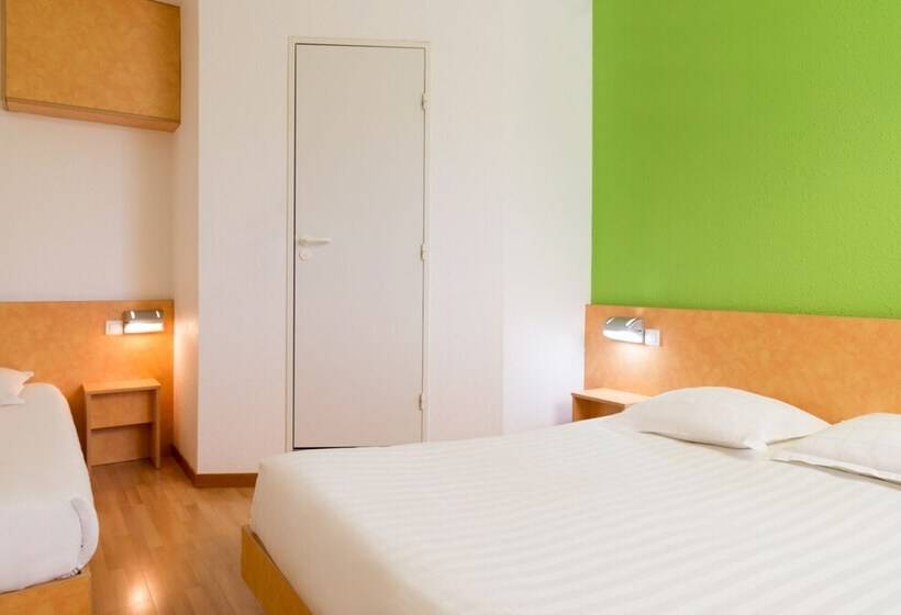 Номер Стандарт Трехместный, The Originals Access, Hôtel Saintflour