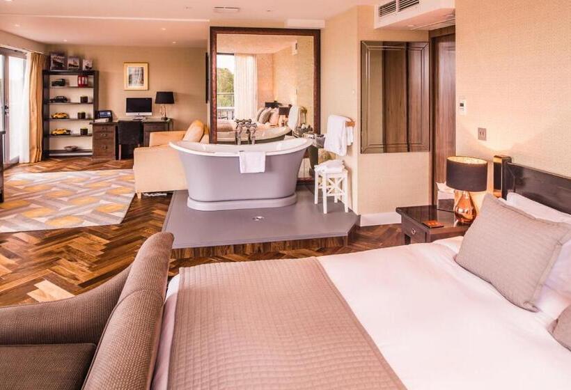 Люкс Сеньор, The Varsity Hotel & Spa