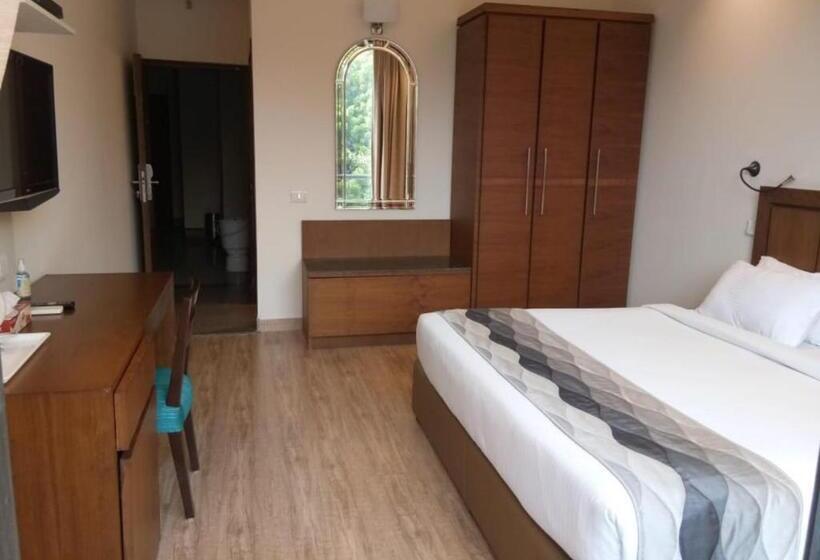 اتاق لوکس با بالکن, Uds Villa Scandinavian B&b   Next To Vfs
