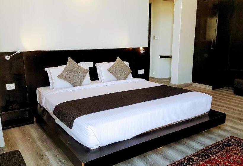 جناح دوبلكس, The Saneer Jaipur