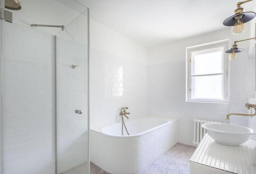 Quarto Superior, At The Golden Scissors