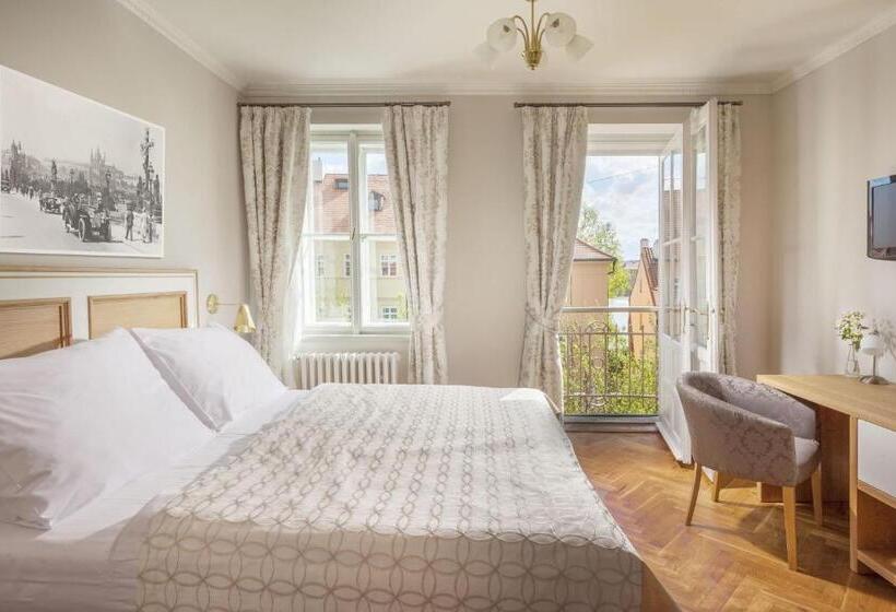 Quarto Superior, At The Golden Scissors