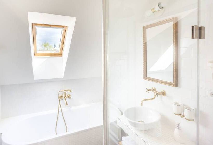 Quarto Estandar com Vistas, At The Golden Scissors