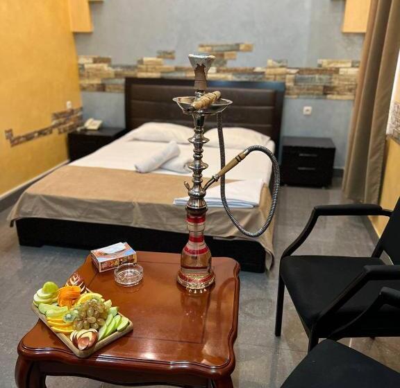 اتاق لوکس, Joy