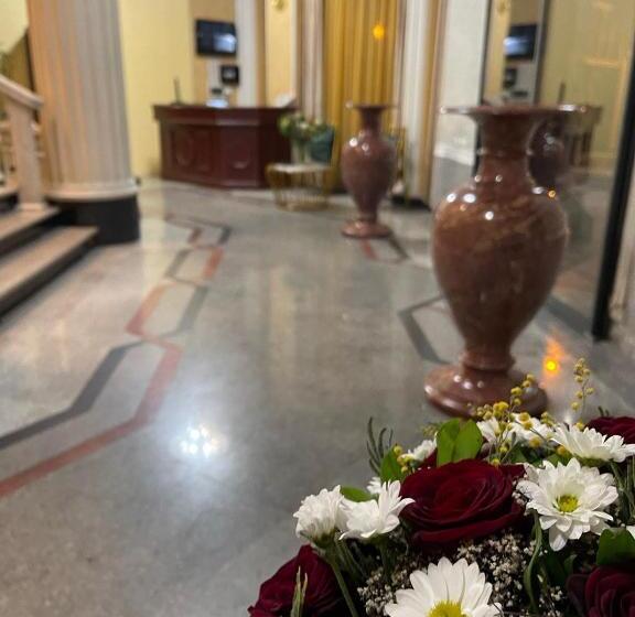 اتاق لوکس, Joy