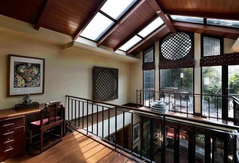2 Bedroom Suite Pool View, Chakrabongse Villas