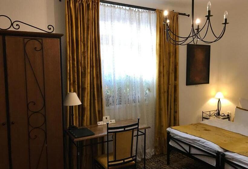 اتاق لوکس با چشم‌انداز باغ, Antik Hotel Sofia