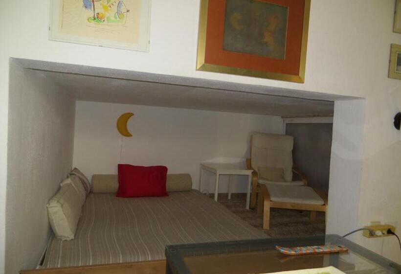 ‫فيلا غرفة نوم واحدة, Complejo La Ermita