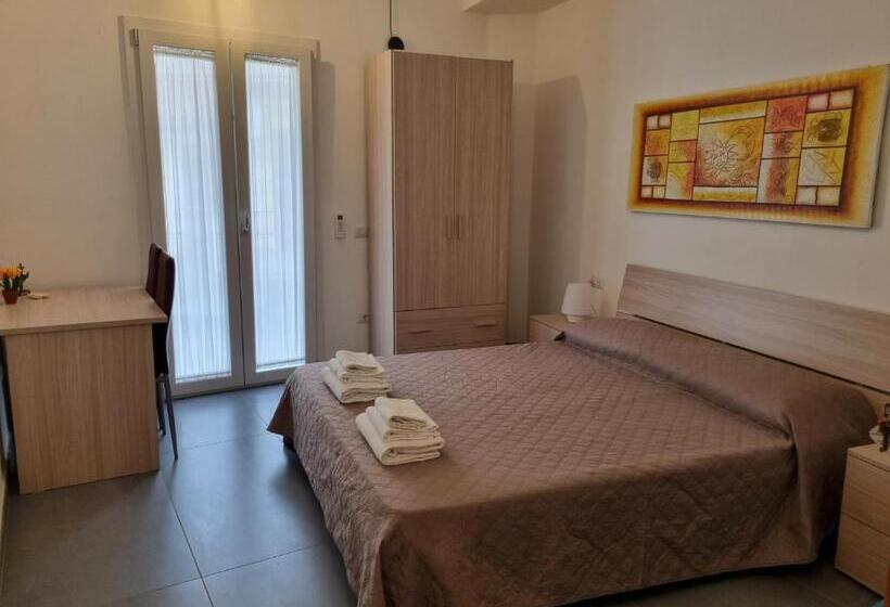Номер Стандарт с Балконом, Sardiniarooms Tortolì Old Town