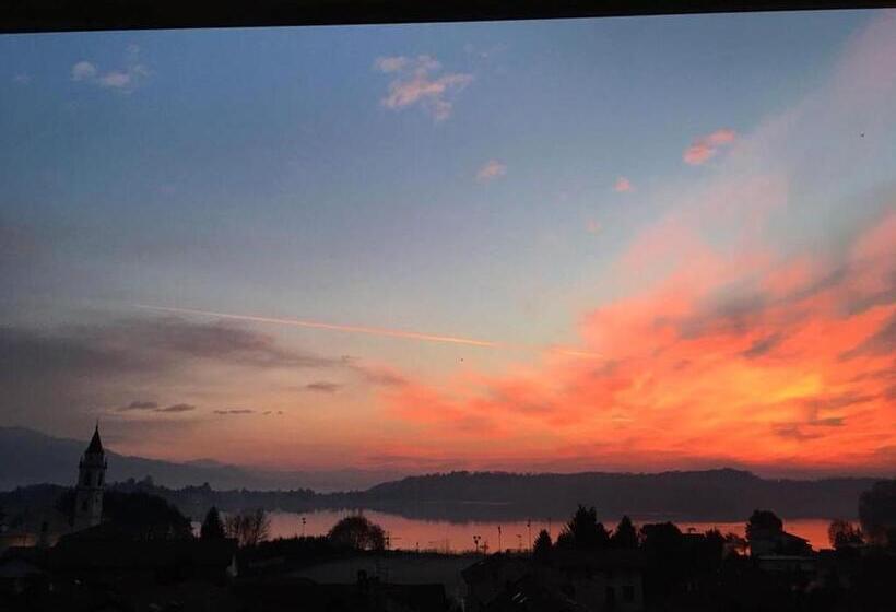 Suite with lake view, La Locanda