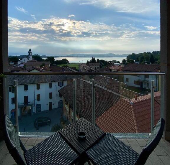 Suite with lake view, La Locanda