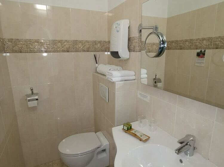 חדר סטנדרט, Logis Hotel Le Relais De La Poste Restaurant Le Fil Du Temps