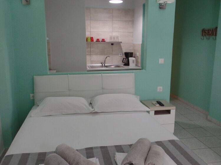 Семейный Номер, Ouzas Luxury