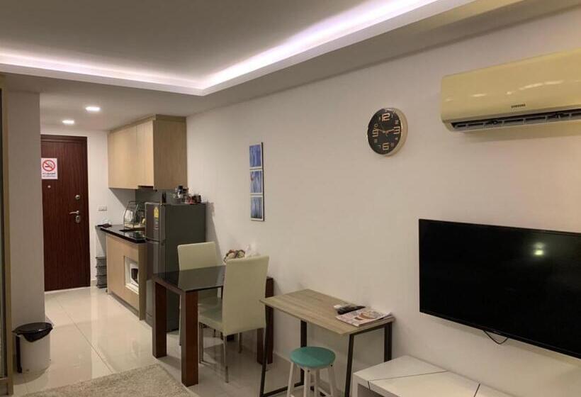 استودیو استاندارد با چشم‌انداز استخر, Laguna Beach Condo Resort 3 Maldives Pattaya Pool View ลากูน่า บีช คอนโด รีสอร์ต 3 พัทยา