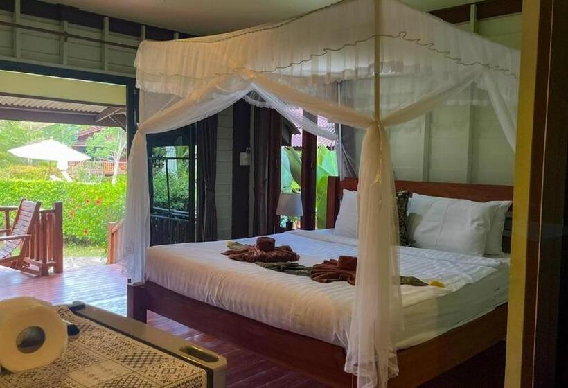 Трехместный Номер Стандарт Вид на Бассейн, Koh Yao Seaview Bungalow