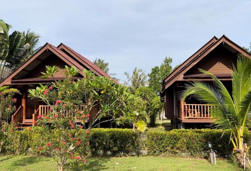 Трехместный Номер Стандарт Вид на Бассейн, Koh Yao Seaview Bungalow