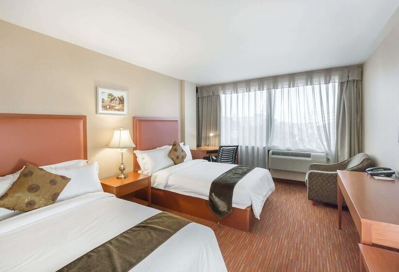سوییت, Ramada By Wyndham Flushing Queens