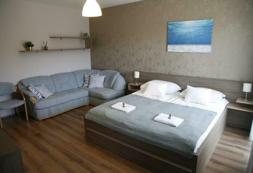 1 Bedroom Apartment Lake View, H2o