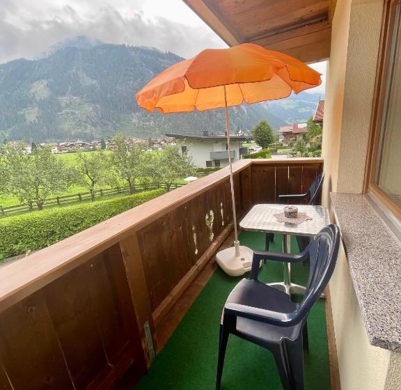 اتاق استاندارد سه تخته با بالکن, Haus Gröblacher