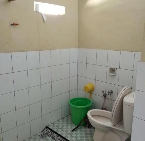 Номер Стандарт Трехместный, Harry S Ocean House Watukarung Homestay