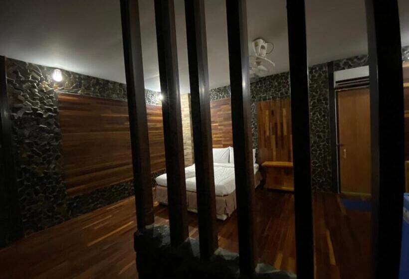 استودیوی لوکس, โรงแรมภูน้ำฟ้า   Phunumfha Hotel ชุมแพ