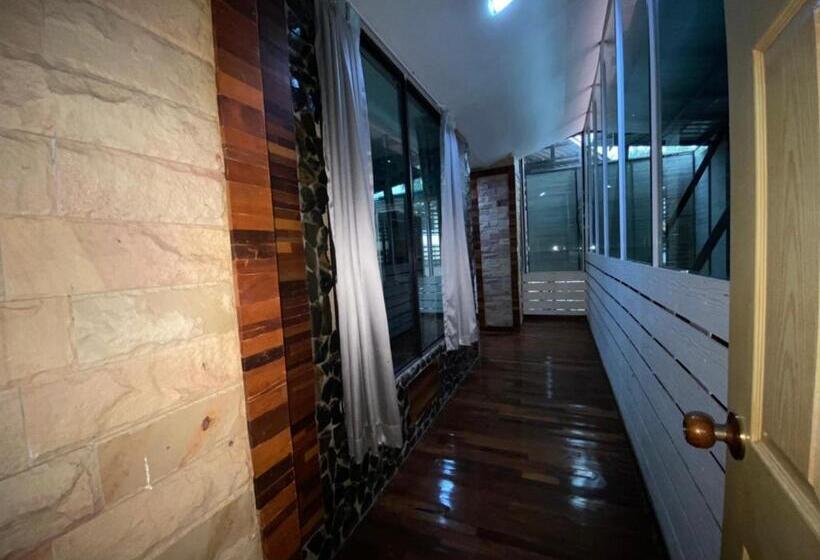 استودیوی لوکس, โรงแรมภูน้ำฟ้า   Phunumfha Hotel ชุมแพ