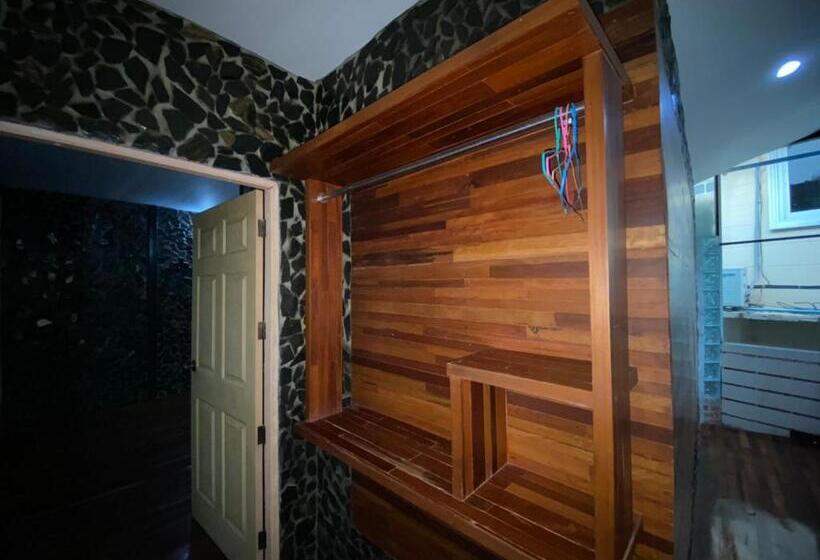 استودیوی لوکس, โรงแรมภูน้ำฟ้า   Phunumfha Hotel ชุมแพ