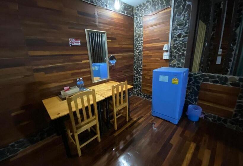 استودیوی لوکس, โรงแรมภูน้ำฟ้า   Phunumfha Hotel ชุมแพ