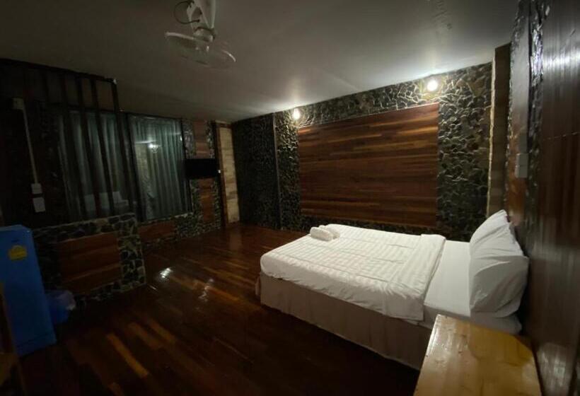 استودیوی لوکس, โรงแรมภูน้ำฟ้า   Phunumfha Hotel ชุมแพ