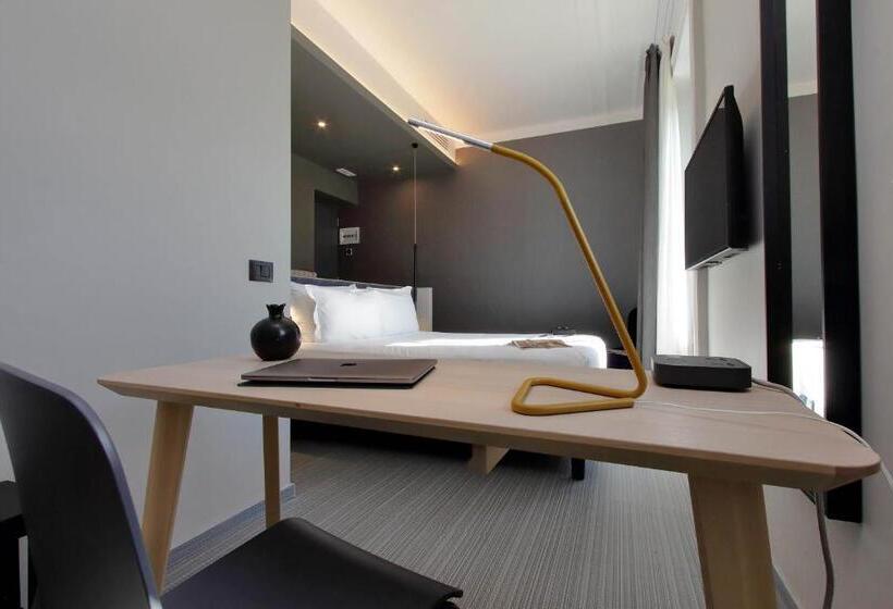 Comfort room with balcony, Vico Fashion District