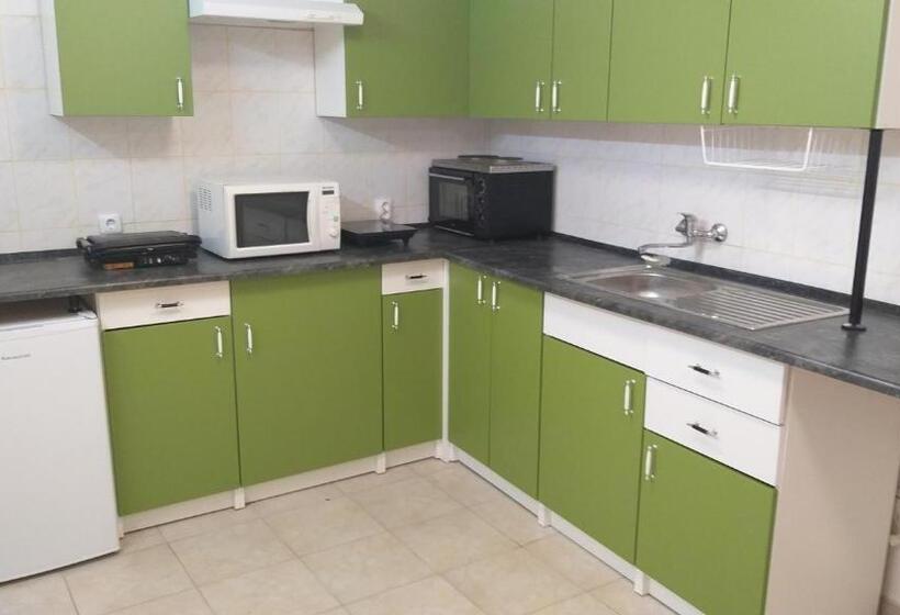 آپارتمان 2 خوابه, Azure House