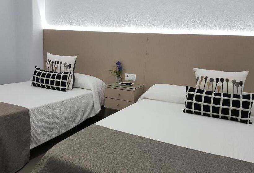 Habitación Triple Estándar, Pensión Mastil 16