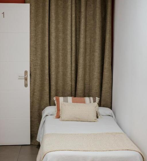 Habitación Cuádruple Estándar, Pensión Mastil 16