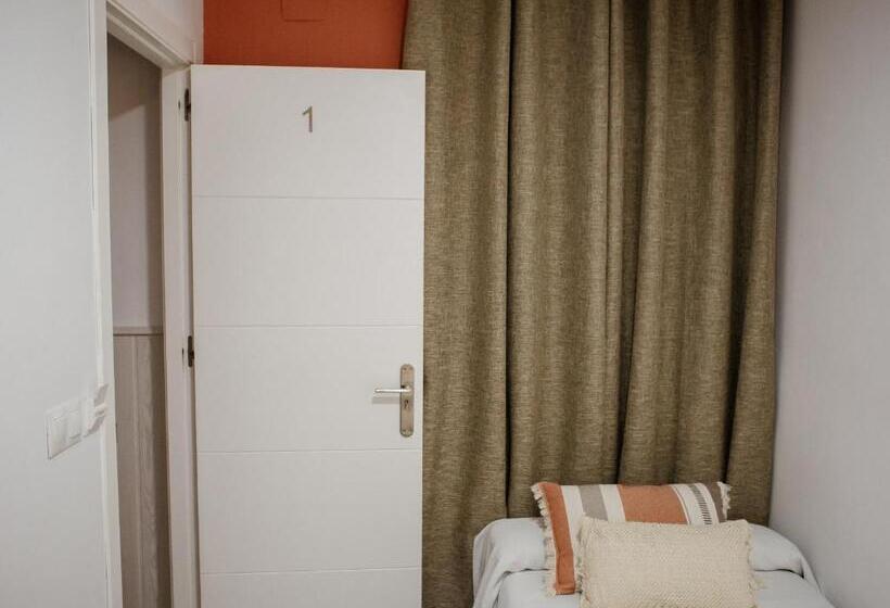 Habitación Cuádruple Estándar, Pensión Mastil 16